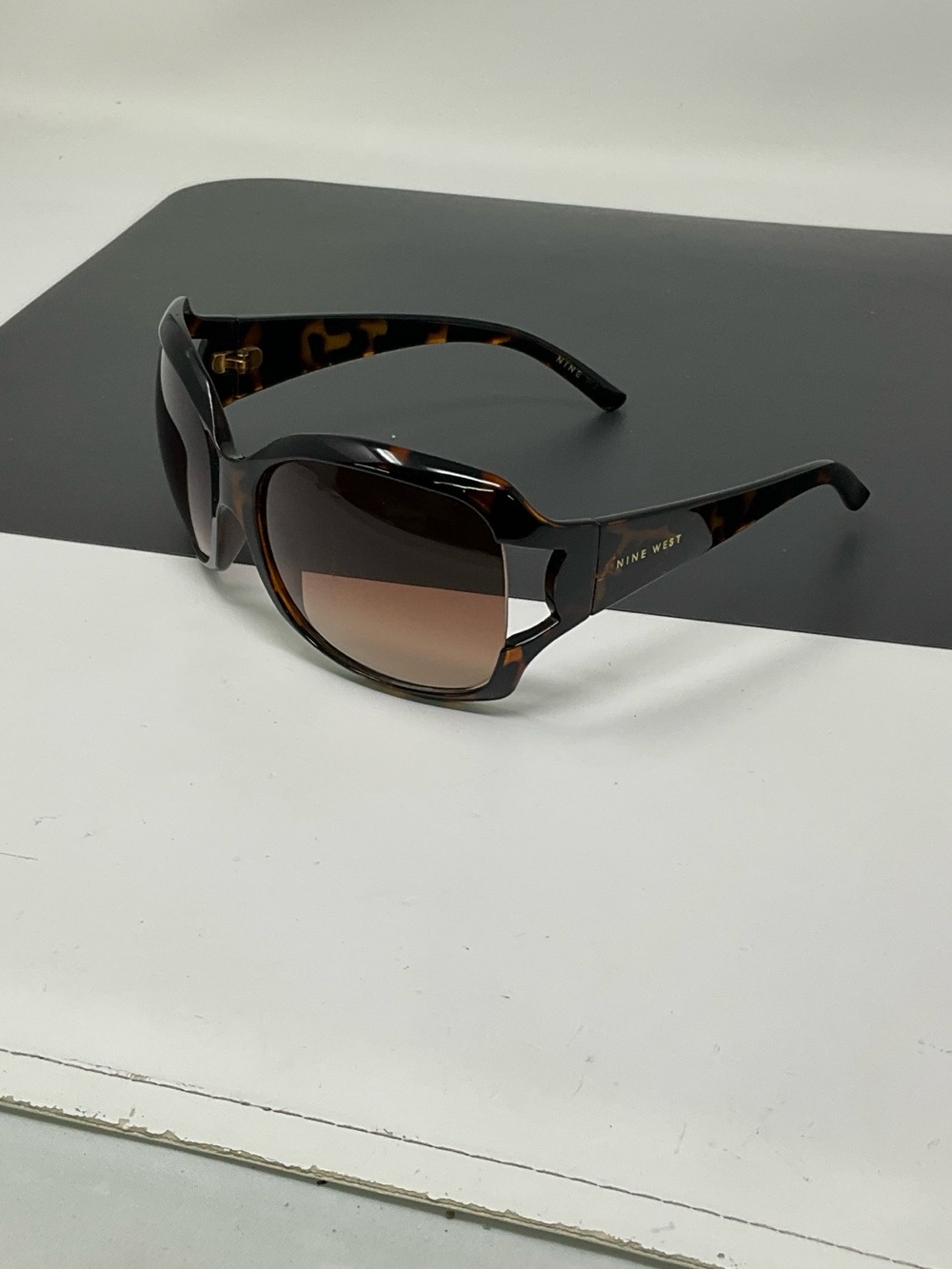 Womenโs Nine West Sunglasses